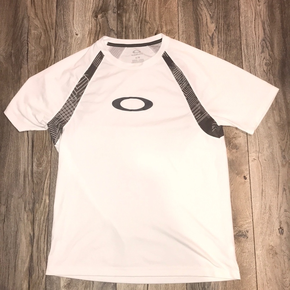 Brand new never worn Oakley t shirt
